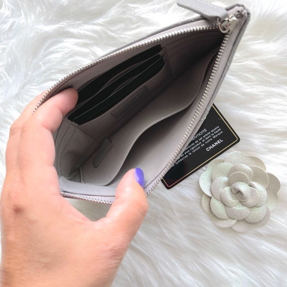 Chanel | 21a Grey O Case w/SHW - BNIB - Picture 3 of 3